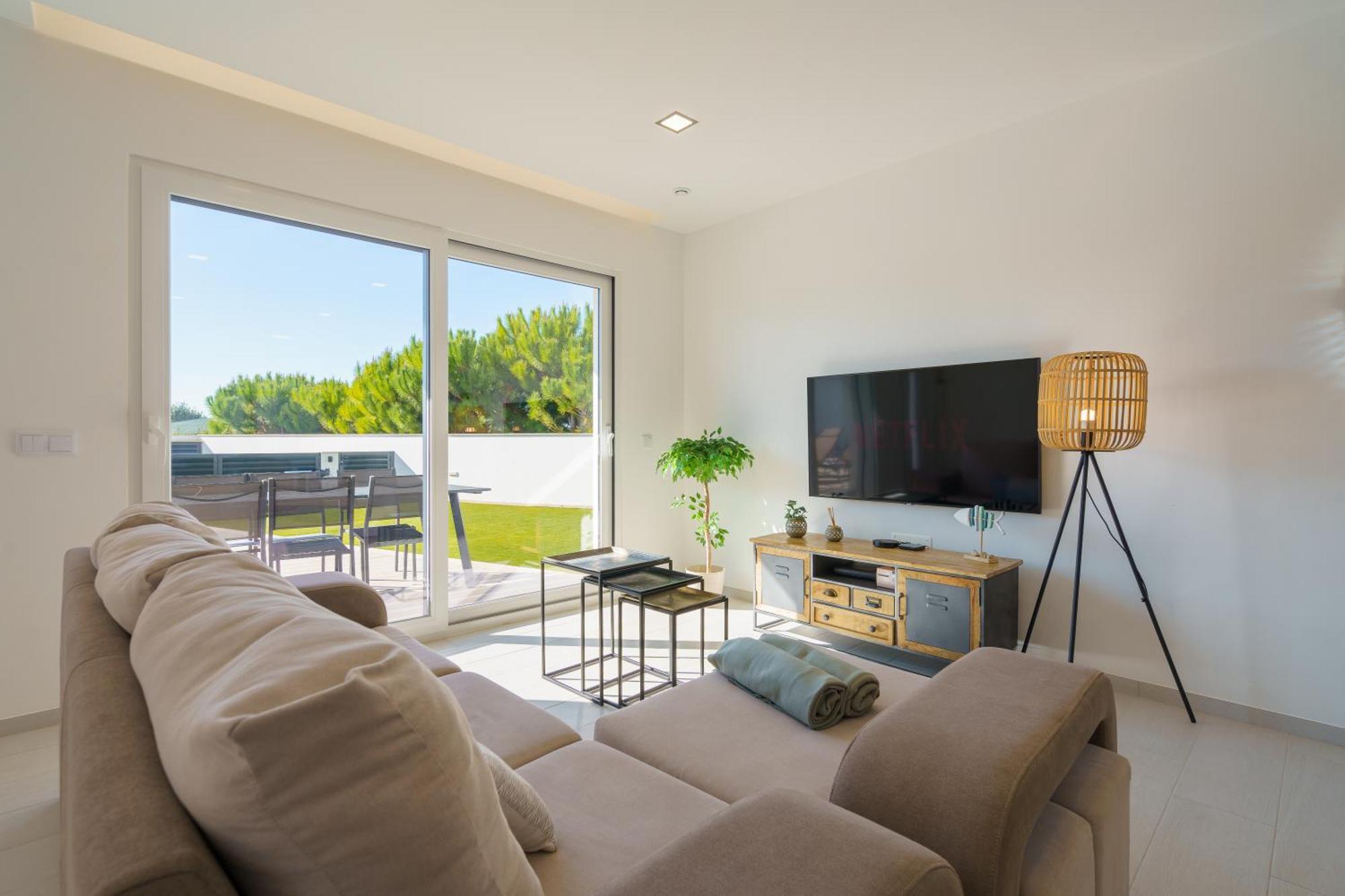 And Friends With Ocean View Villa *
